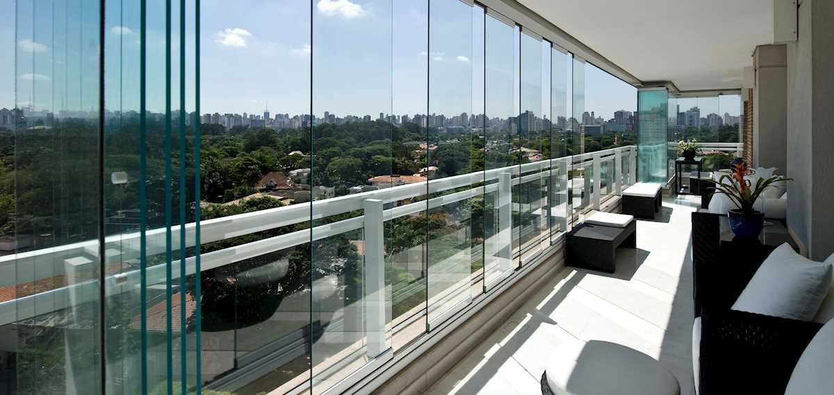 شیشیه بالکن عریض